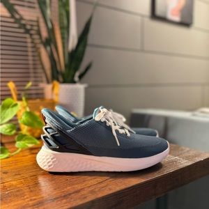 Kizik Athens Sneakers - Size 6 men’s or 7.5 women’s